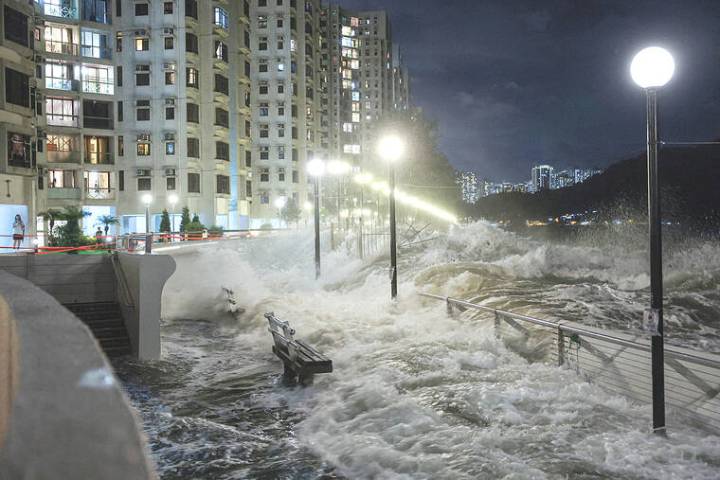 Super Typhoon Ragasa lashes Hong Kong with hurricane