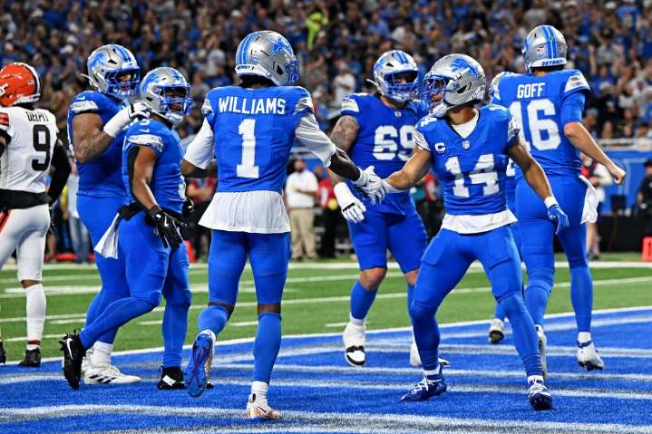 Deadspin | Amon-Ra St. Brown (2 TDs), Lions drub sloppy Browns