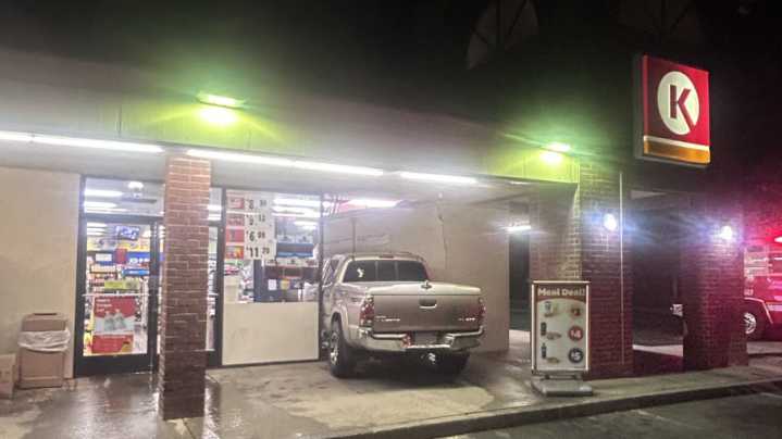 Pickup truck accidentally crashes into Circle K store in Sacramento