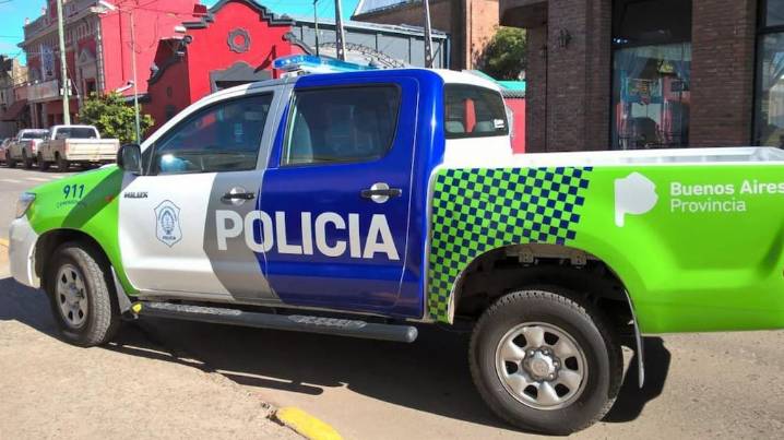 Conmoción en Berisso: una mujer de 85 años llamó a la policía y denunció que su nieto le dio una feroz paliza