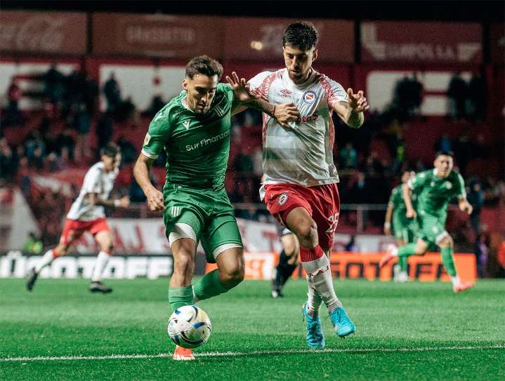 Argentinos Juniors goleó a Banfield y se acerca a puestos de clasificación