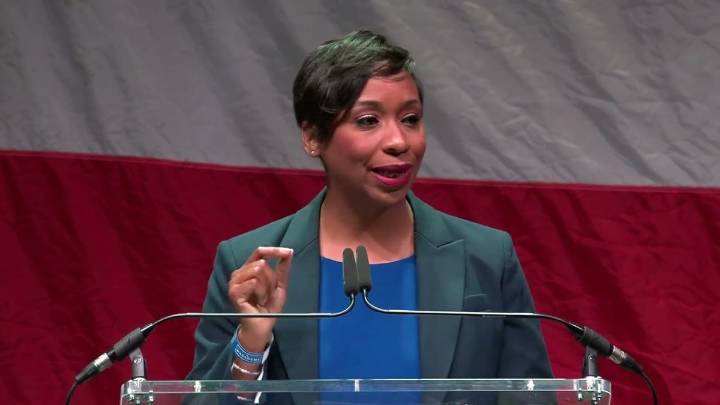 La fiscal general de Massachusetts se une a otros estados para oponerse a la política de detención migratoria