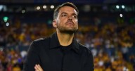 Nicolás Larcamón, técnico de Cruz Azul, queda fuera por una razón poco común