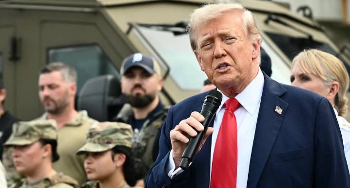 Donald Trump amenaza con enviar tropas a Chicago y expertos advierten sobre un «abuso de poder»