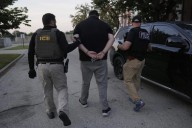 ICE reports operations in Chicago suburbs going ‘smoothly’