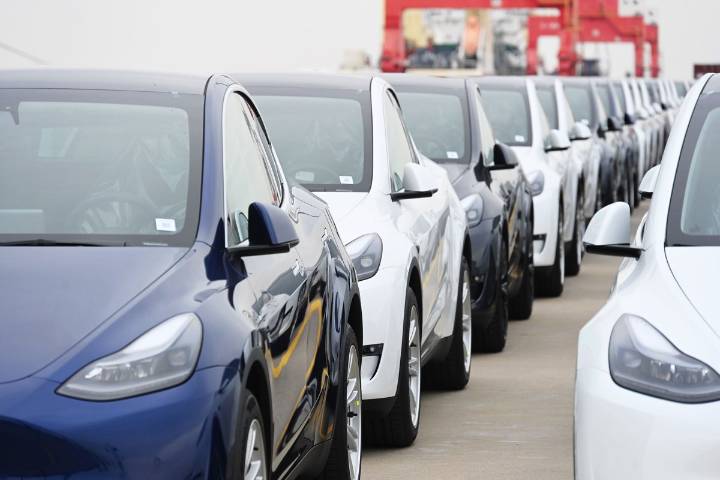 Tesla probed for potentially faulty door handles
