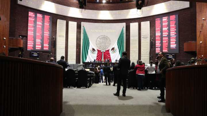 Diputados reciben nueva propuesta para reducir jornada laboral, contempla prima sabatina