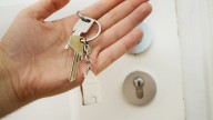 El alquiler devora el salario de las parejas jóvenes: en Barcelona destinan el 51% de sus ingresos y en Madrid el 43% a pagar la renta mensual