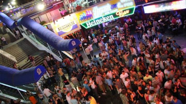 Al menos 27 menores, presuntamente encerrados en un cuarto durante una redada en una discoteca de Gran Canaria