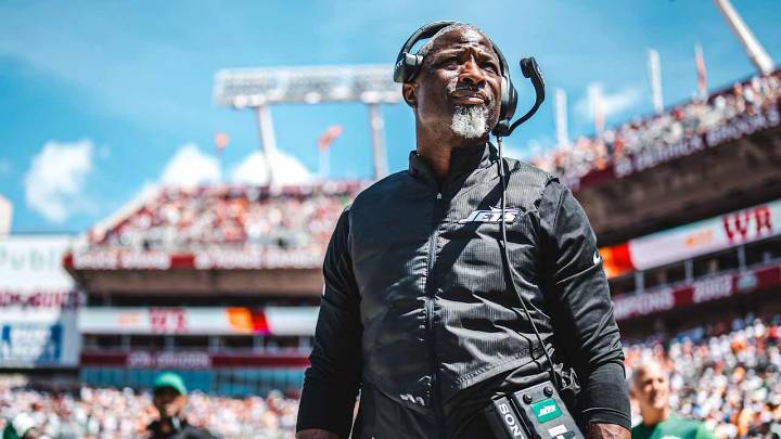 Jets HC Aaron Glenn on QB Justin Fields: If Cleared, He's Starting