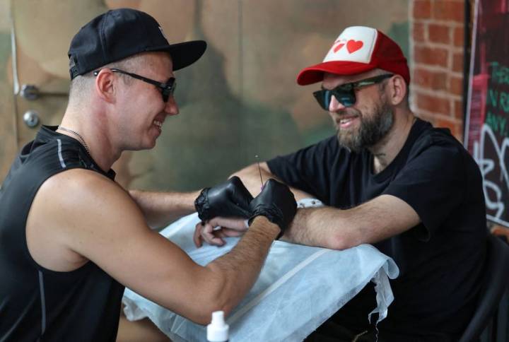 A Russian tattoo artist finds blind faith in his needle