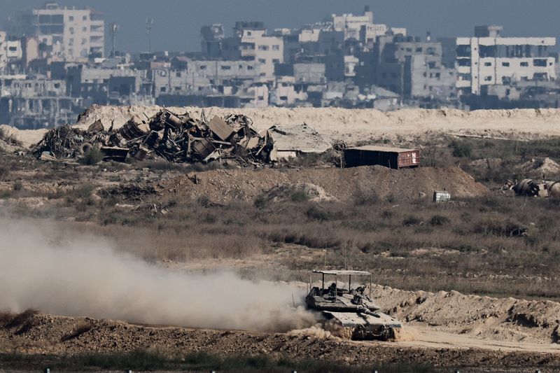 Tanks thrust deeper into Gaza, medics say many injured are trapped