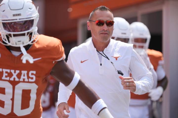 Texas offense sputters to 14-3 halftime lead over UTEP