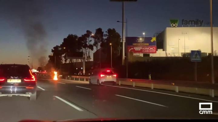 Sale ardiendo un coche a la entrada del Polígono, en Toledo