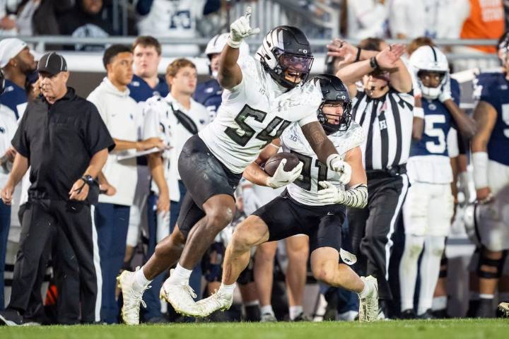 Deadspin | Top 25 roundup: No. 6 Oregon edges No. 3 Penn State in double OT