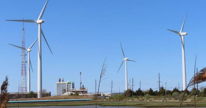 Murphy, other Democratic governors call on Trump to uphold wind permits