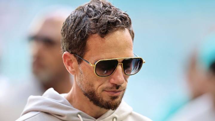 Mike McDaniel not worried about job security as Dolphins start 0