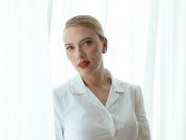 "Estababan muy comprometidos". Scarlett Johansson incluyó sobrevivientes del Holocausto en su debut como directora