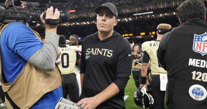 Saints' untimely sloppiness undermines Kellen Moore's otherwise competitive coaching debut