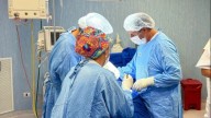 Las cirugías en hospitales periféricos se multiplicaron y afirman que ya no hay listas de espera