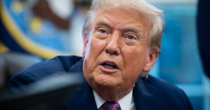 Asegura Trump que el nuevo “kickoff” en la NFL hace que el futbol americano sea “afeminado”