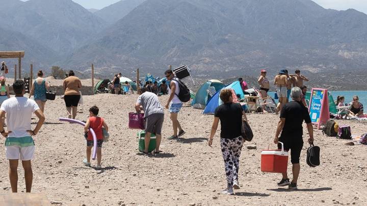 Playas gratuitas y acceso a pie: así quedó el nuevo mapa del perilago de Potrerillos