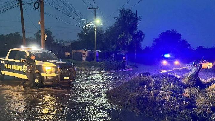 Tula: Pobladores y PC construyen dique en canal de El Salitre para evitar desbordamiento