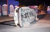 Sale por cerveza y termina volcado