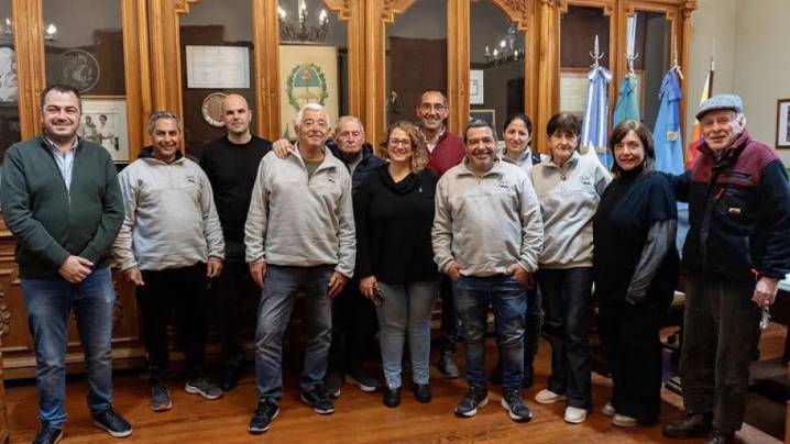 EL INTENDENTE Y VECINOS AUTOCONVOCADOS . Analizaron el recurso de amparo para presentar por la obra de la Ruta 3