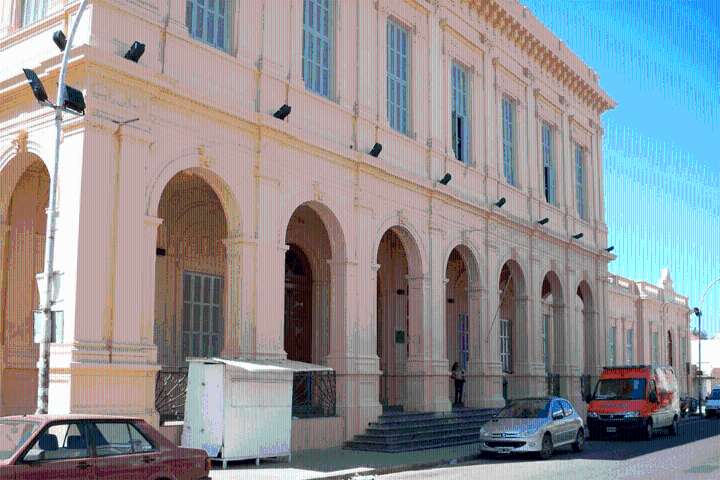 Traumatólogo demandó a un hospital por $40 millones: fue tras ser sobreseído por presunta estafa