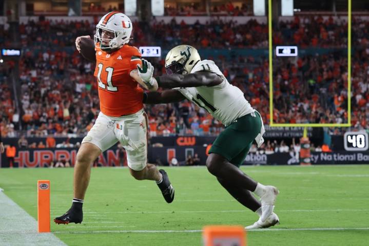 Carson Beck off to a strong start with the Hurricanes