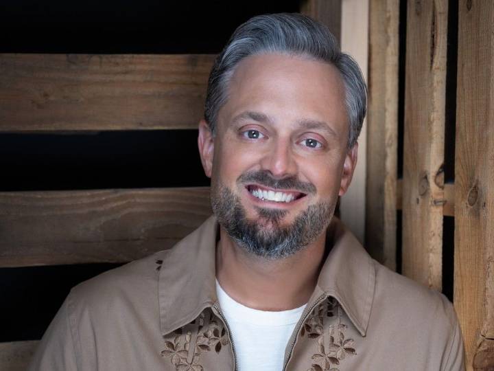 Comedian Nate Bargatze is coming to Vancouver