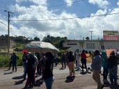 Manifestantes bloquean la Morelia-Quiroga, a la altura de Iratzio