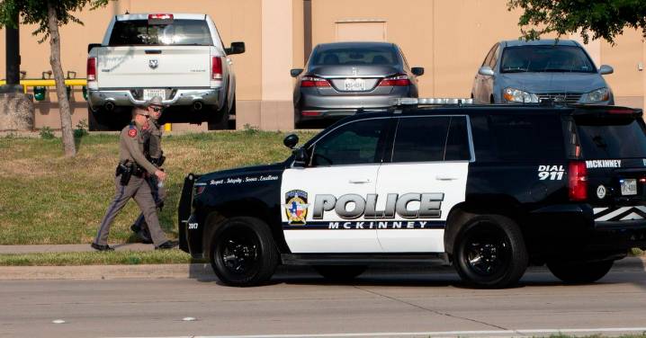 Al menos tres heridos graves en un tiroteo en oficina de inmigración en Dallas
