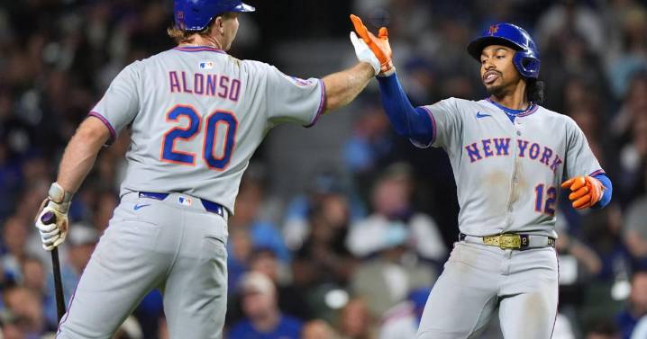 Lindor homers to join 30-30 club as Mets beat Cubs 8-5 to remain in playoff position