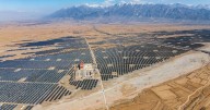 China cubre sus desiertos con paneles solares para alimentar su economía