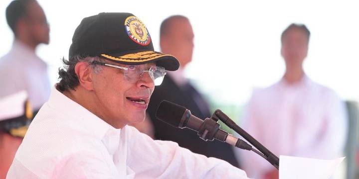Salario mínimo en Colombia subiría 11% para 2026 con el aumento que buscaría el Gobierno Petro: en cuánto quedaría