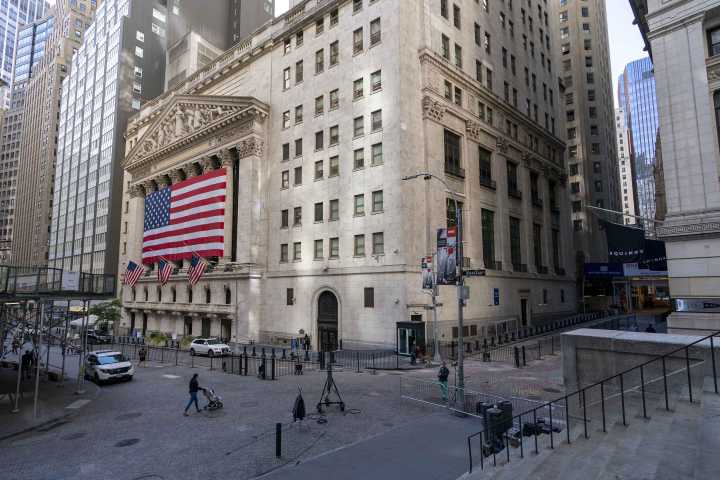 Wall Street rises and snaps out of its 3