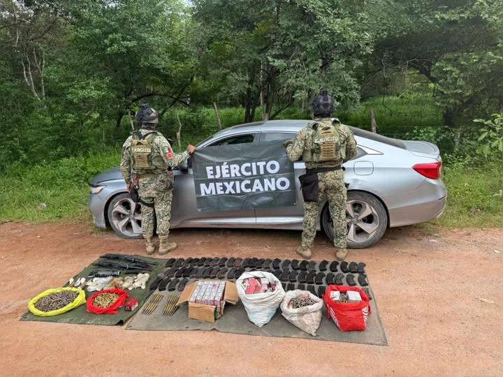 SE LOCALIZÓ UN VEHÍCULO ABANDONADO CON MATERIAL BÉLICO EN SU INTERIOR