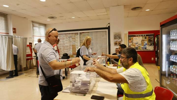 Los trabajadores del bus de Zaragoza votan sí al acuerdo de convenio con Avanza y el comité desconvocará la huelga