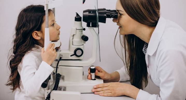 Cuide sus ojos: ocho hábitos clave para prevenir la fatiga visual y enfermedades oculares