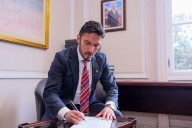 Tras aceptar renuncia de Juan Carlos Florián presidencia volvió a publicar su hoja de vida