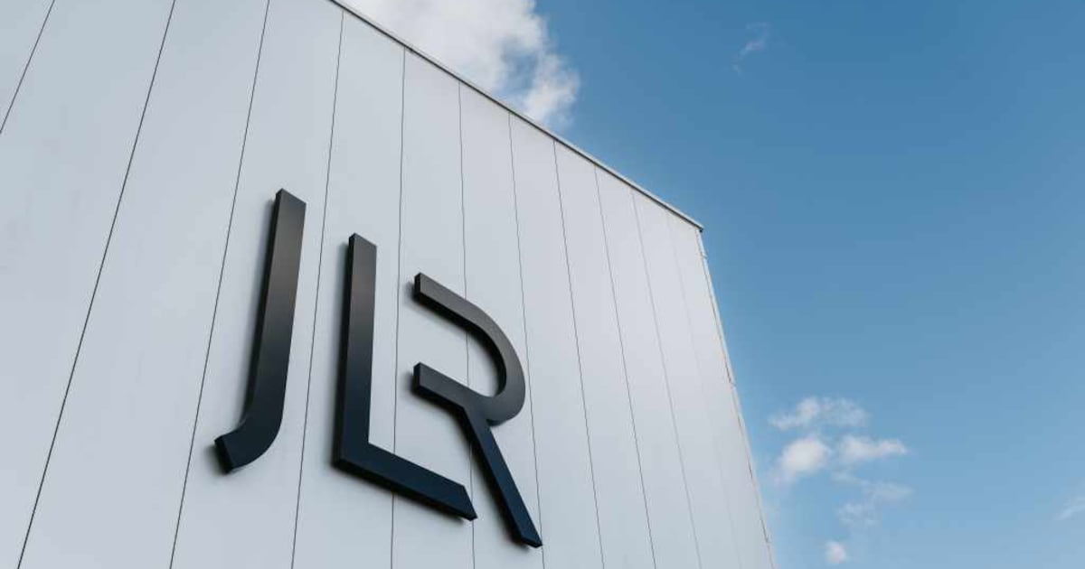Jaguar Land Rover empieza a levantarse tras ciberataque: anuncia vuelta parcial a la producción