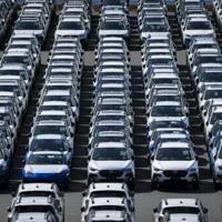 Trump signs order to lower US tariffs on Japan autos to 15%