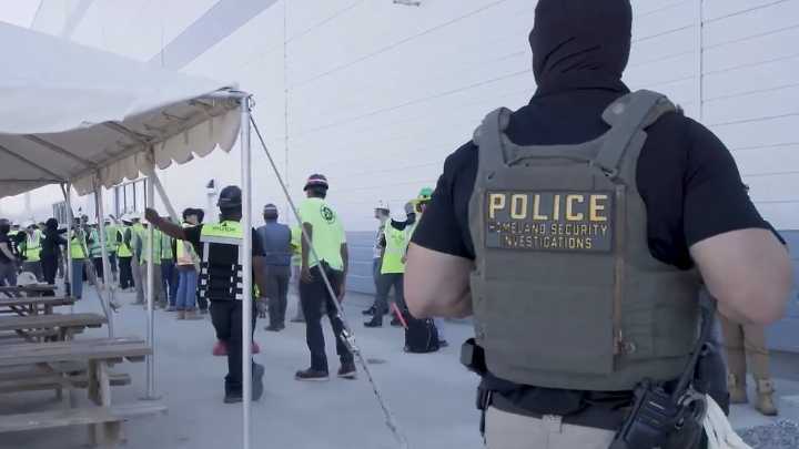 Durante una redada de ICE en Georgia una migrante venezolana se escondió 12 horas en un ducto