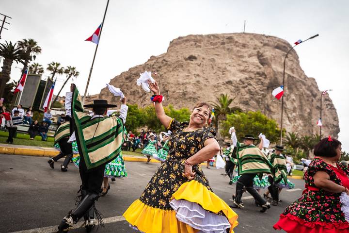 Cientos de ariqueños dan inicio a las Fiestas Patrias bailando cueca