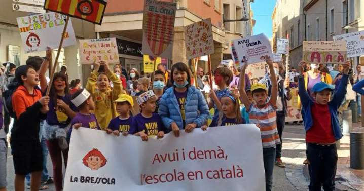 Las escuelas catalanistas del sur de Francia arrancan el curso gracias al dinero de los españoles