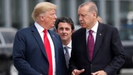 Trump insta a Erdogan a cesar la compra de petróleo ruso