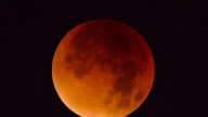 Eclipse total de luna este 7 de septiembre de 2025: rituales de amor y abundancia para esta 'Luna de Sangre'