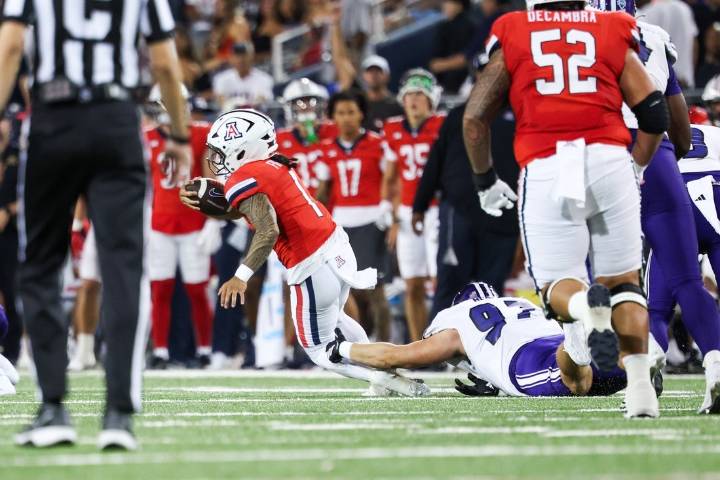 Deadspin | Noah Fifita's 5 TD passes send Arizona to rout of Weber State